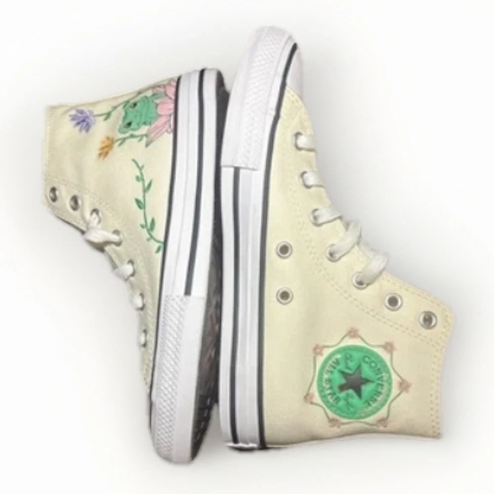 A14867F Converse Hi In Size 3 Youth